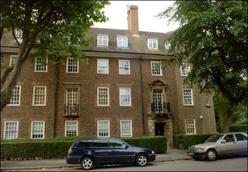 Temple Fortune Court b